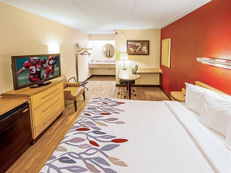 Red Roof Inn Акрън Екстериор снимка