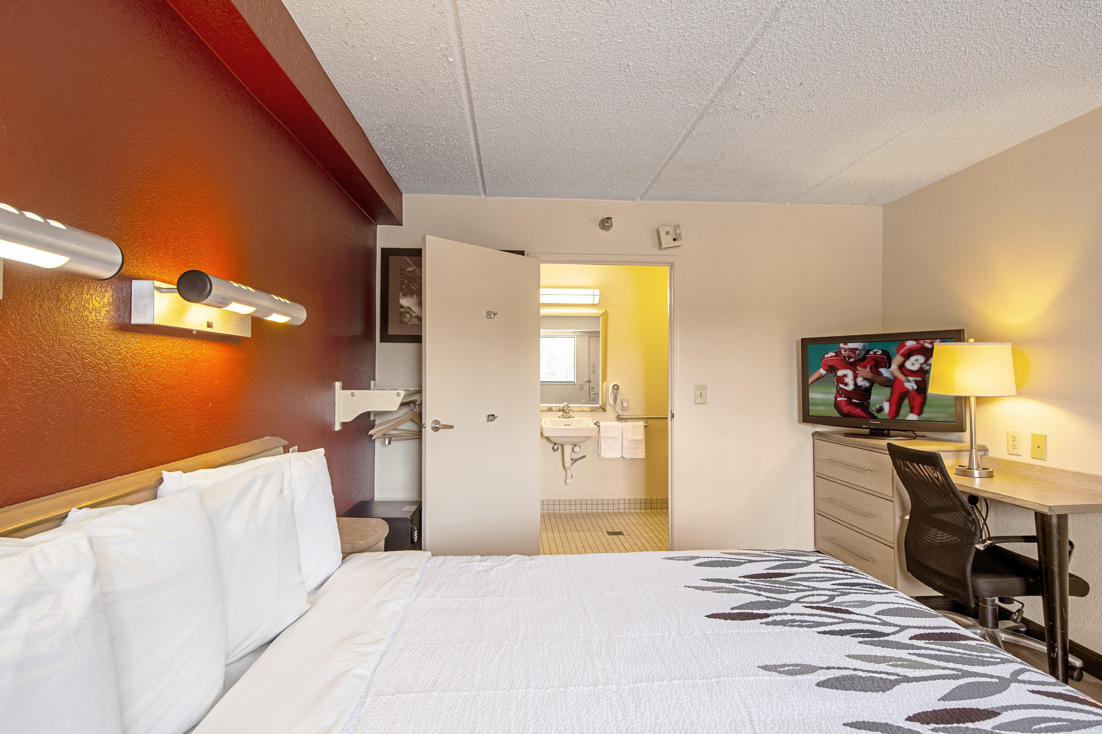 Red Roof Inn Акрън Екстериор снимка