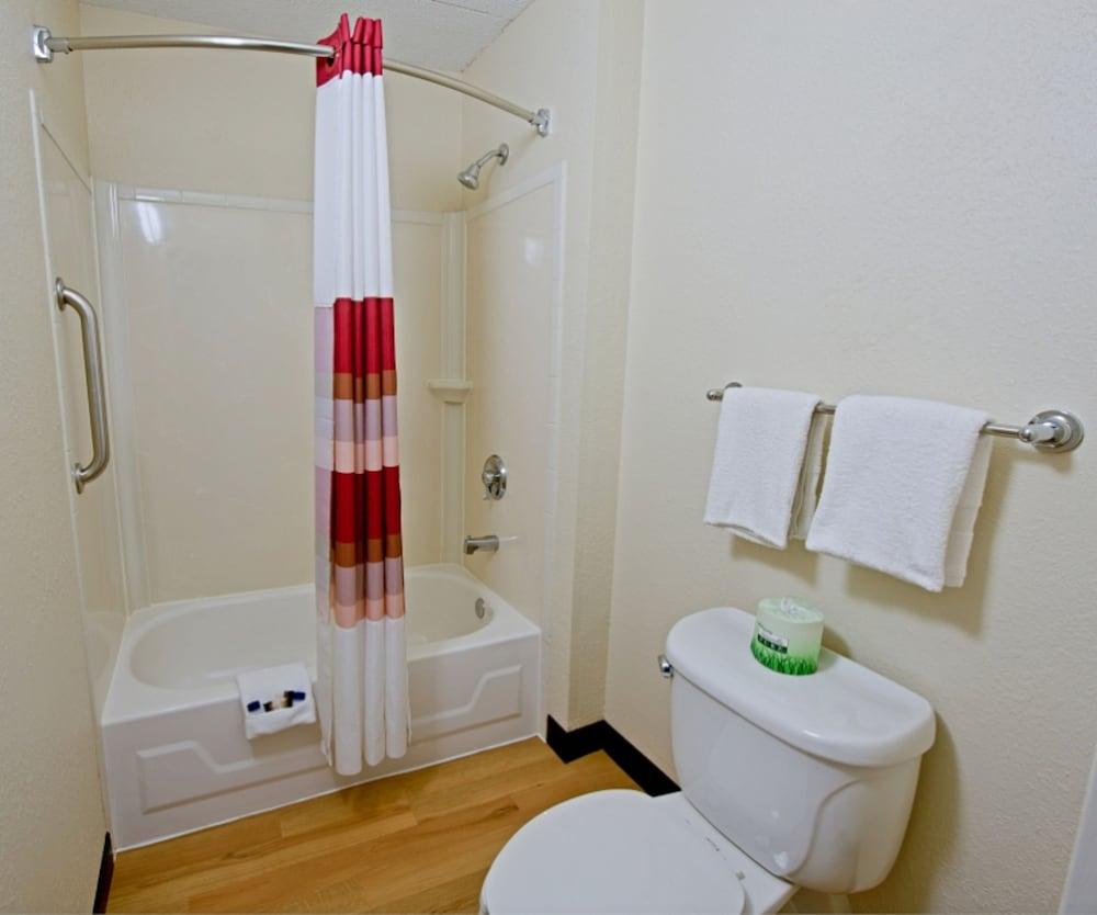 Red Roof Inn Акрън Екстериор снимка