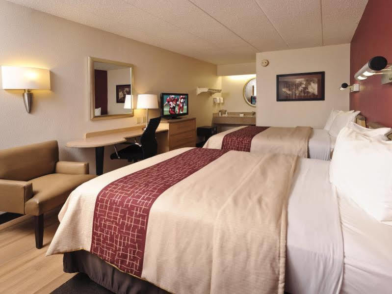 Red Roof Inn Акрън Екстериор снимка